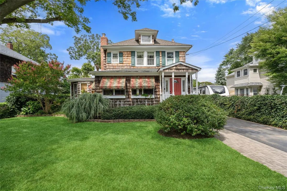 51 Hamilton ST, Sayville, NY 11782