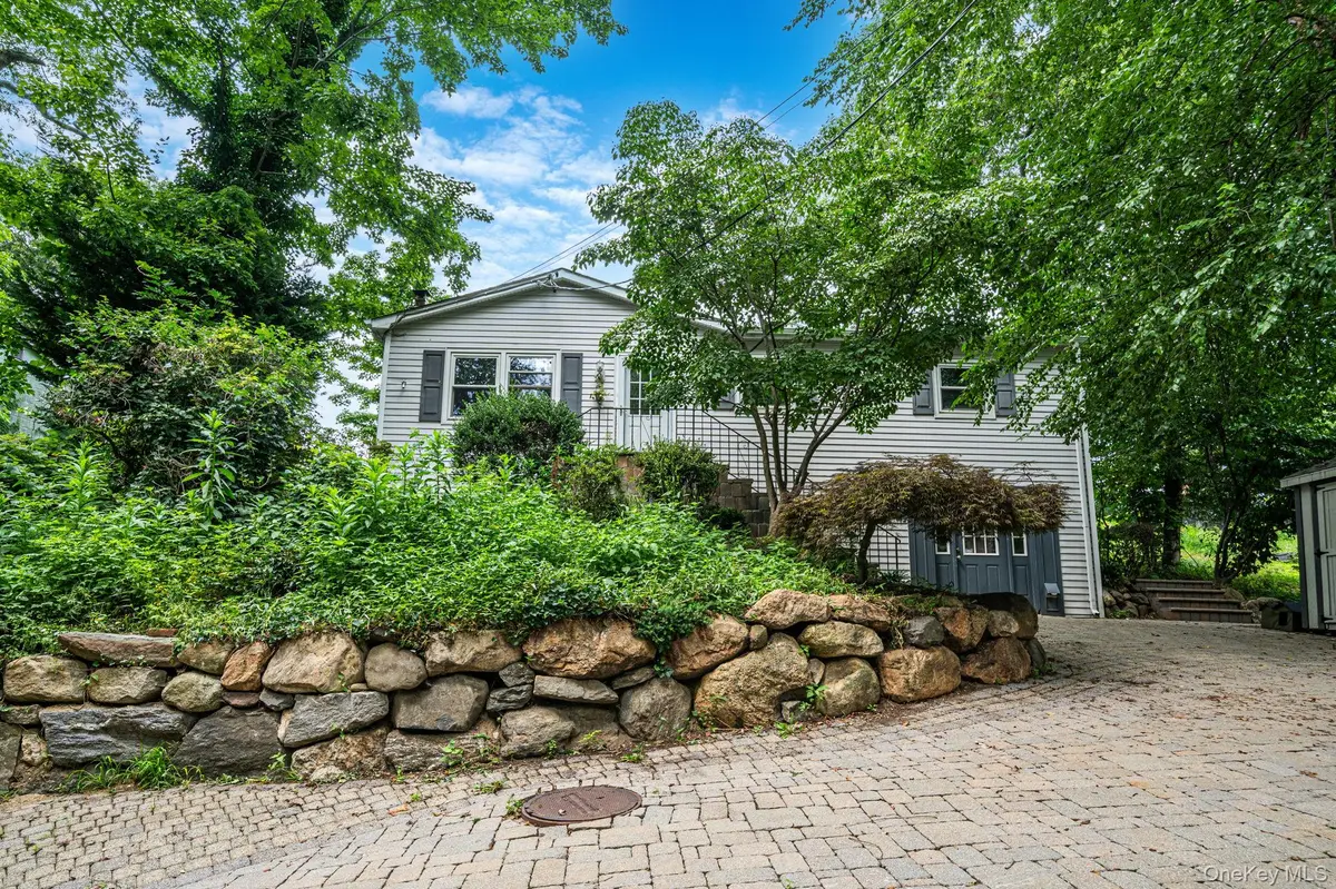 25 Rosedale RD, Sound Beach, NY 11789