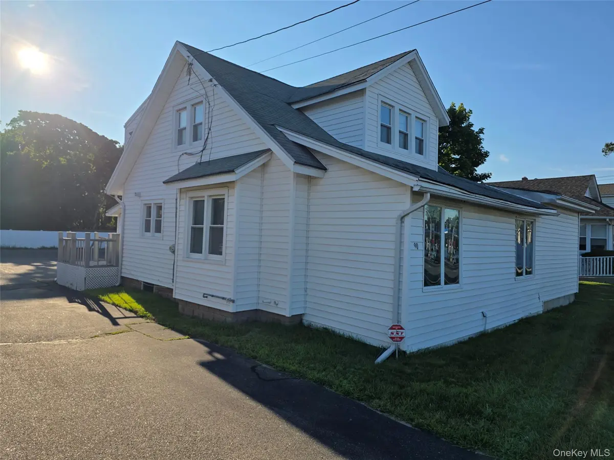 90 Medford AVE, Patchogue, NY 11772