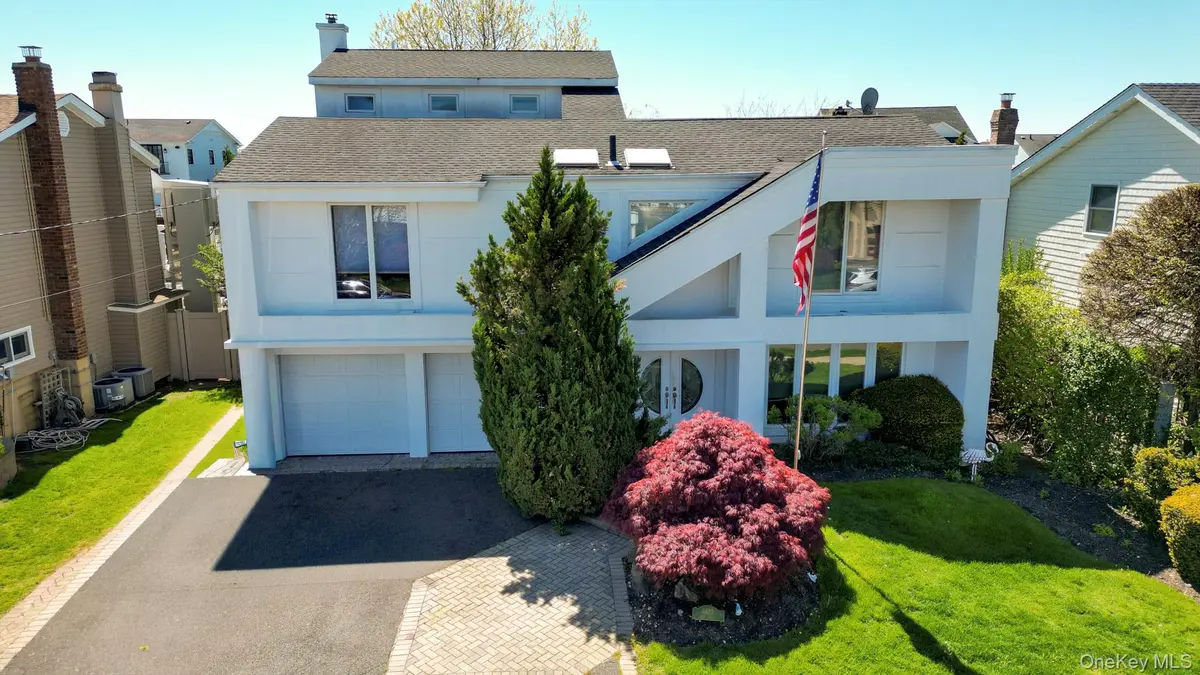 2912 Bay DR, Merrick, NY 11566