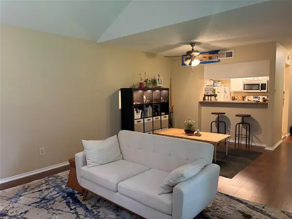 7804 Topawa CV #B, Austin, TX 78729