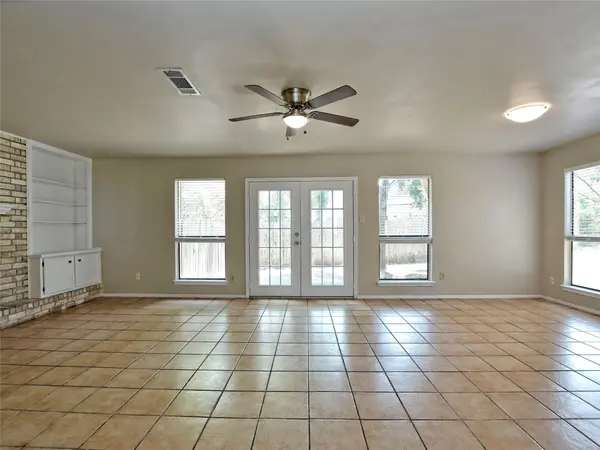 300 North Field ST, Round Rock, TX 78681