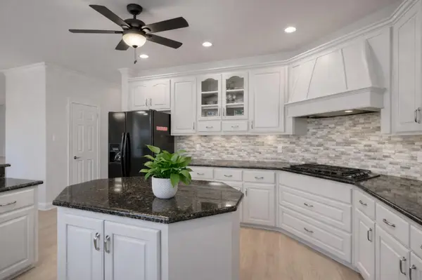 17706 N Rim DR, Leander, TX 78641