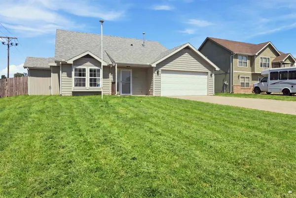 2718 Blaine CT, Junction City, KS 66441