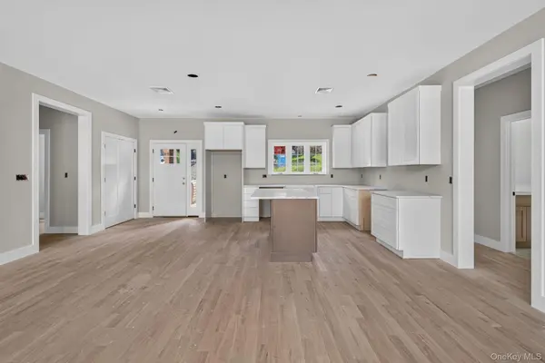 86 Shore BLVD, Slate Hill, NY 10973