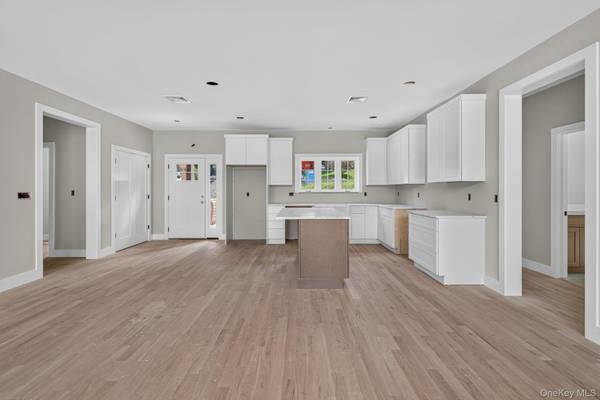 86 Shore BLVD, Slate Hill, NY 10973