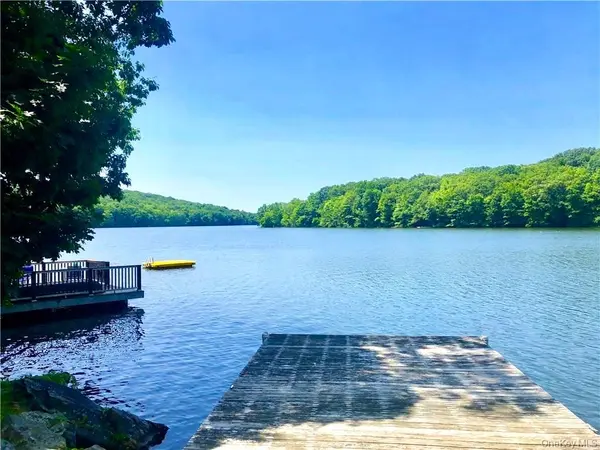 64 Lillian RD, Mahopac, NY 10541