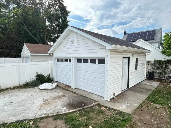 109 Leverich ST, Hempstead, NY 11550