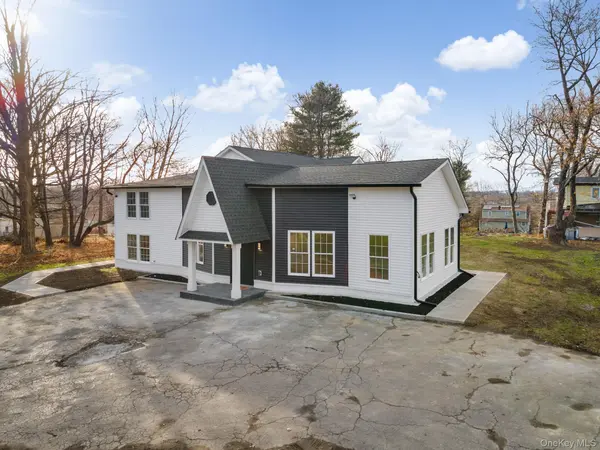 39 Overland DR, Wallkill, NY 12589
