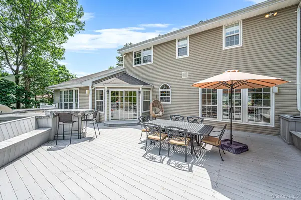 20 Hancock CT, South Setauket, NY 11720