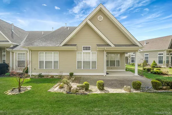 11 Ovation PL, Eastport, NY 11941