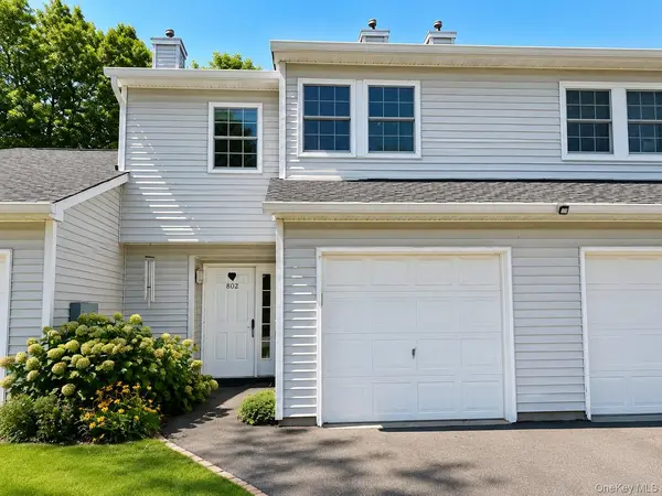 802 Sara CIR, Port Jefferson Station, NY 11776