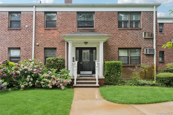 1195 E Broadway #L21, Hewlett, NY 11557