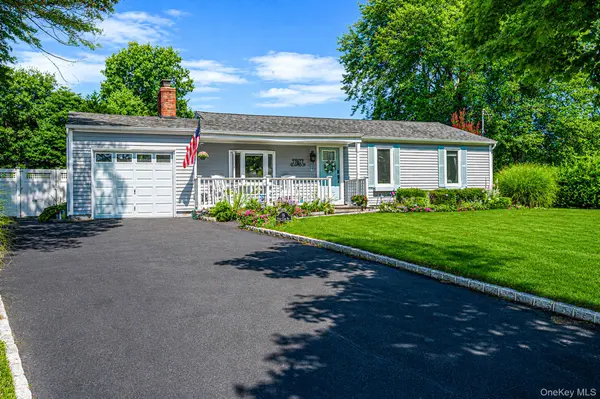 16 Pine Edge DR, East Moriches, NY 11940