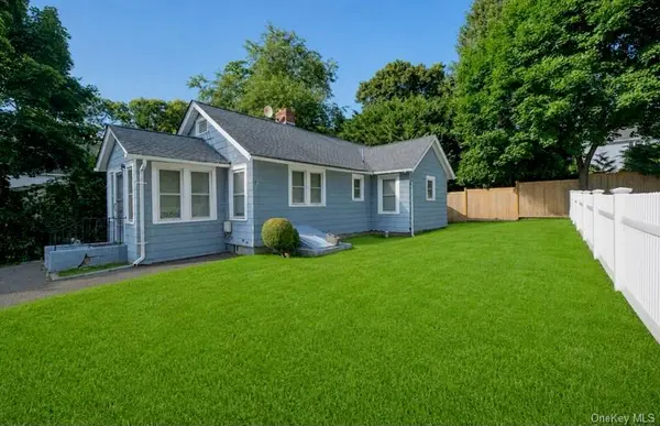 208 Vineyard RD, Huntington, NY 11743
