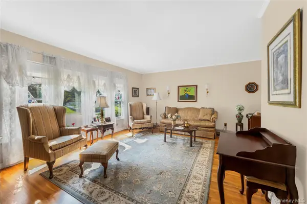 33 Dexter RD, Yonkers, NY 10710