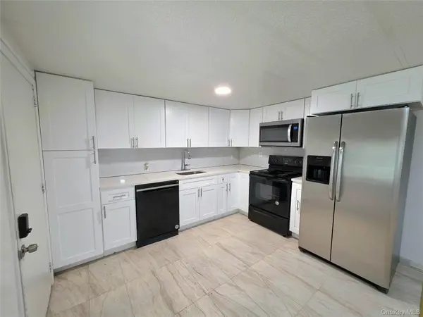 525 Riverleigh AVE #111, Riverhead, NY 11901