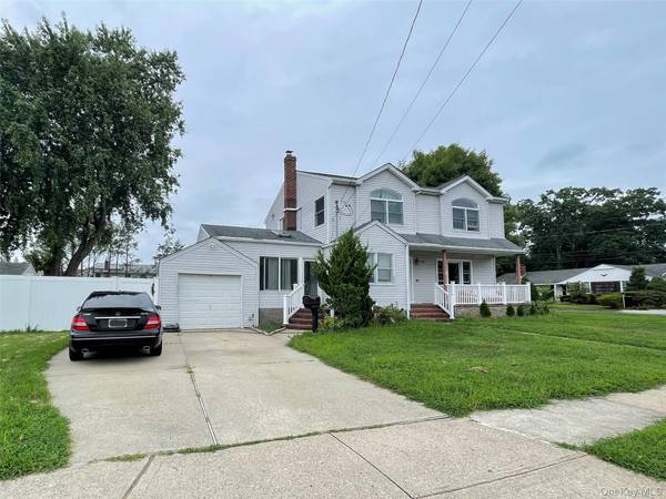 574 Rudwick PL, East Meadow, NY 11554
