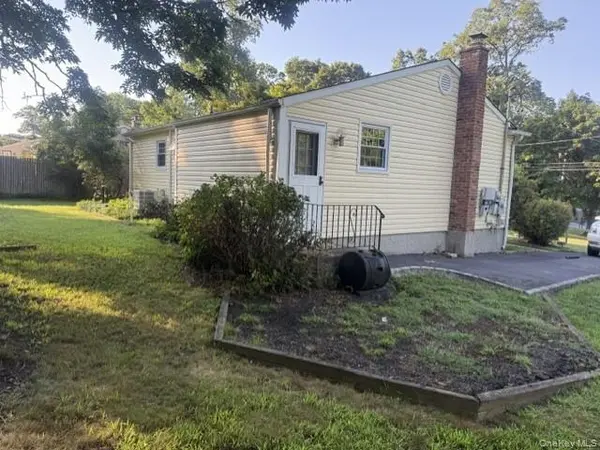 149 Locust DR, Rocky Point, NY 11778