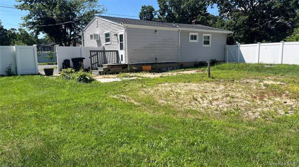 23 Pine ST, Brentwood, NY 11717