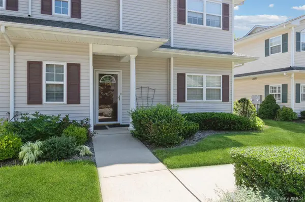 1401 Aerie WAY, East Quogue, NY 11942