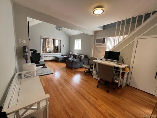 320 Maplegrove AVE, Uniondale, NY 11553