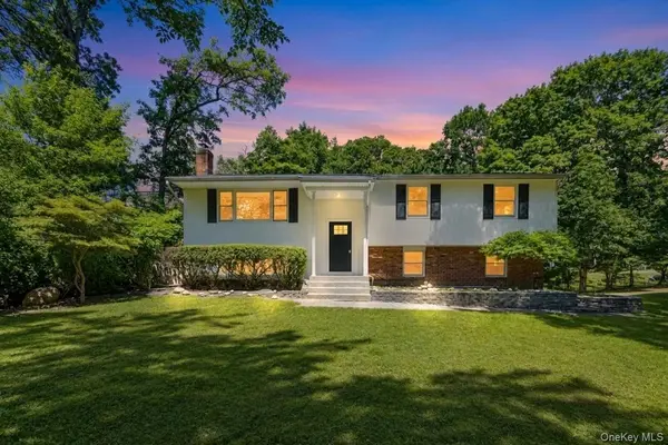 42 Noahs PATH, Rocky Point, NY 11778