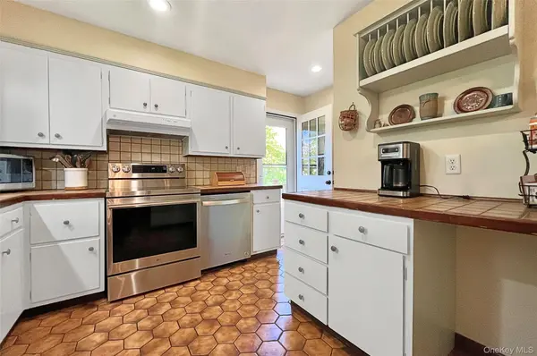 216 Spackenkill RD, Poughkeepsie, NY 12603