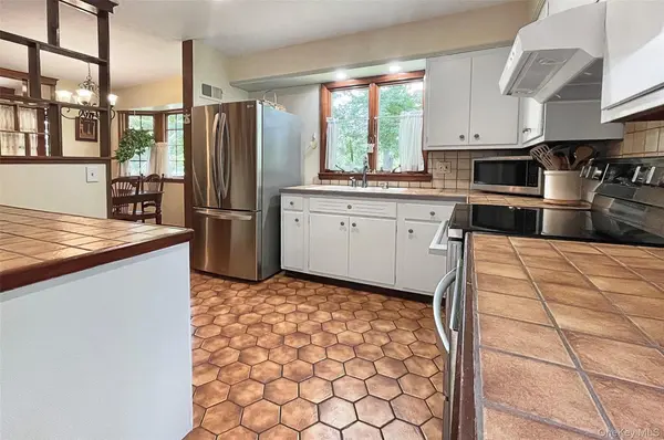 216 Spackenkill RD, Poughkeepsie, NY 12603