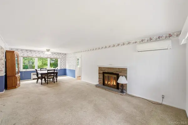 155 Hoover PL, Centerport, NY 11721
