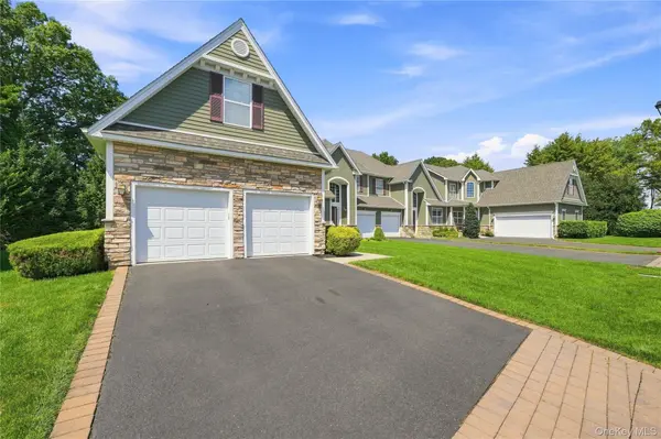 104 Victoria PL, Melville, NY 11747