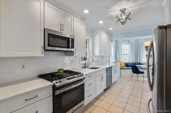 11 Bayside AVE, Port Washington, NY 11050