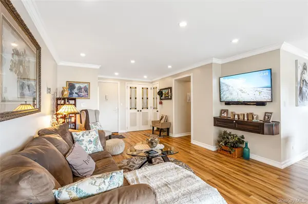 17-85 215th ST #4M, Bayside, NY 11360
