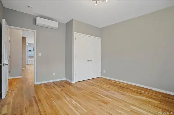 79-23 67 DR, Middle Village, NY 11379