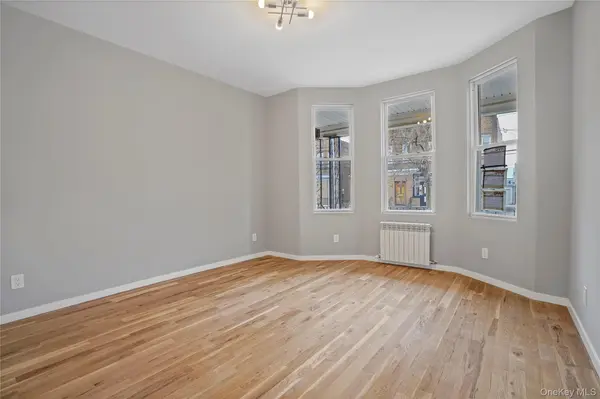79-23 67 DR, Middle Village, NY 11379
