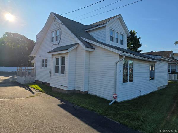 90 Medford AVE, Patchogue, NY 11772