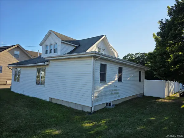 90 Medford AVE, Patchogue, NY 11772