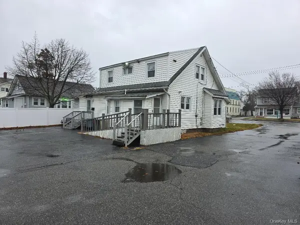 90 Medford AVE, Patchogue, NY 11772