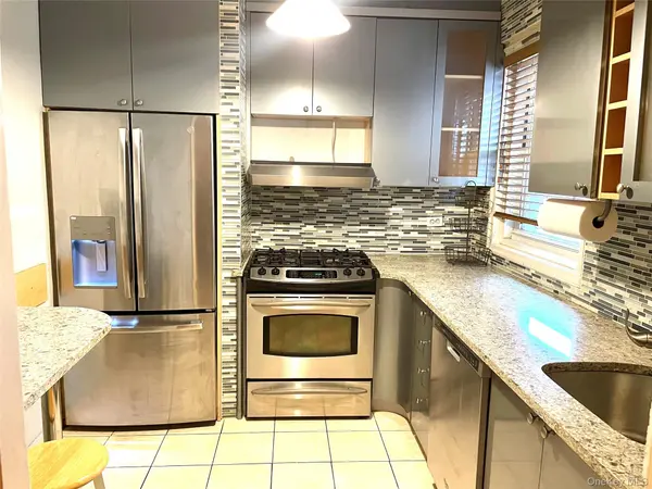 110-45 Queens BLvd #215, Forest Hills, NY 11375
