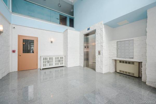 661 W Broadway #401, Long Beach, NY 11561