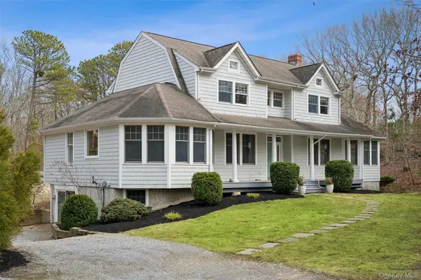 61 Channing Cross, Hampton Bays, NY 11946