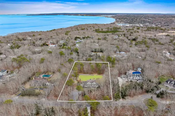 61 Channing Cross, Hampton Bays, NY 11946