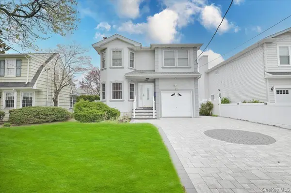 26 Maeder AVE, Merrick, NY 11566