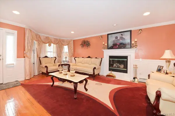 26 Maeder AVE, Merrick, NY 11566