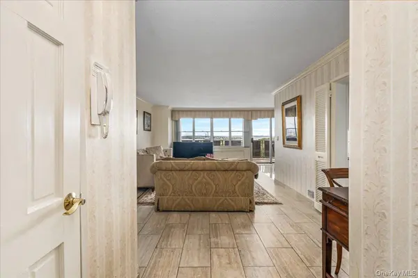 17-85 215th ST #14D, Bayside, NY 11360