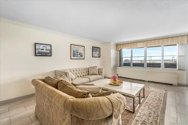17-85 215th ST #14D, Bayside, NY 11360