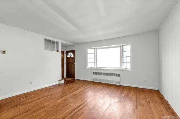 65 Grant AVE, Albertson, NY 11507