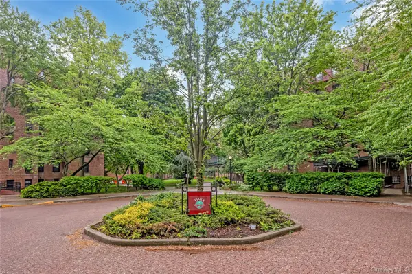 150-10 71st AVE #2K, Kew Garden Hills, NY 11367