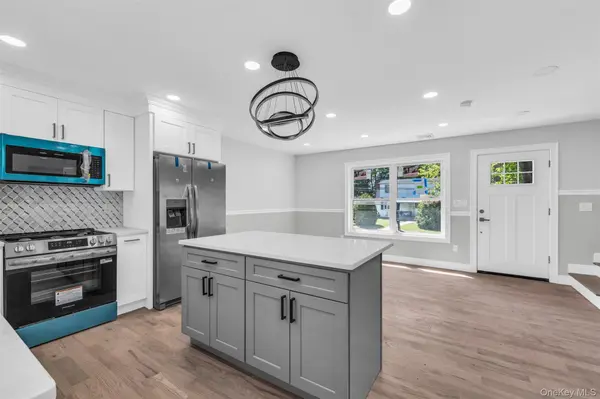 20 Lehigh AVE, Centereach, NY 11720