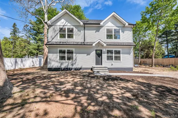 20 Lehigh AVE, Centereach, NY 11720